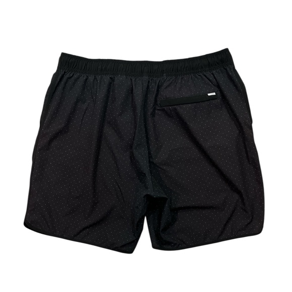 Vuori Mens 7” Banks Shorts size XL in Black Microdot - Picture 8 of 9